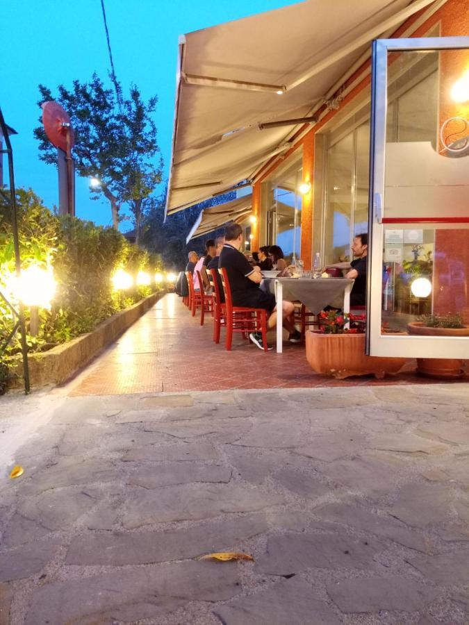 Hotel San Quirico Locanda Ristorante Pizzeria Barbarasco Exterior foto